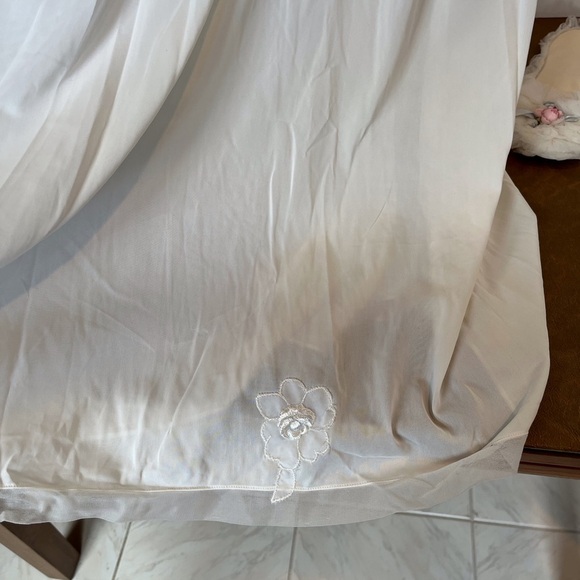 Vintage White Lace Nightgown, Robe and Slipper Set - Picture 10 of 16